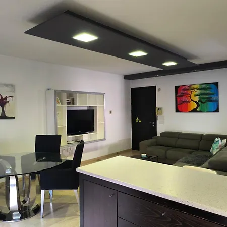 Blue Tulip - Strovolos ラカタミア