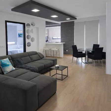 Blue Tulip - Strovolos ラカタミア