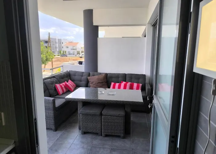 Blue Tulip - Strovolos ラカタミア